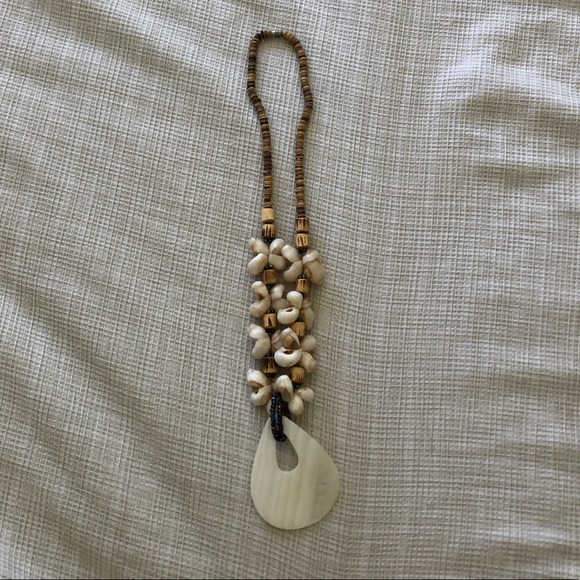 Shell necklace - Picture 3 of 3